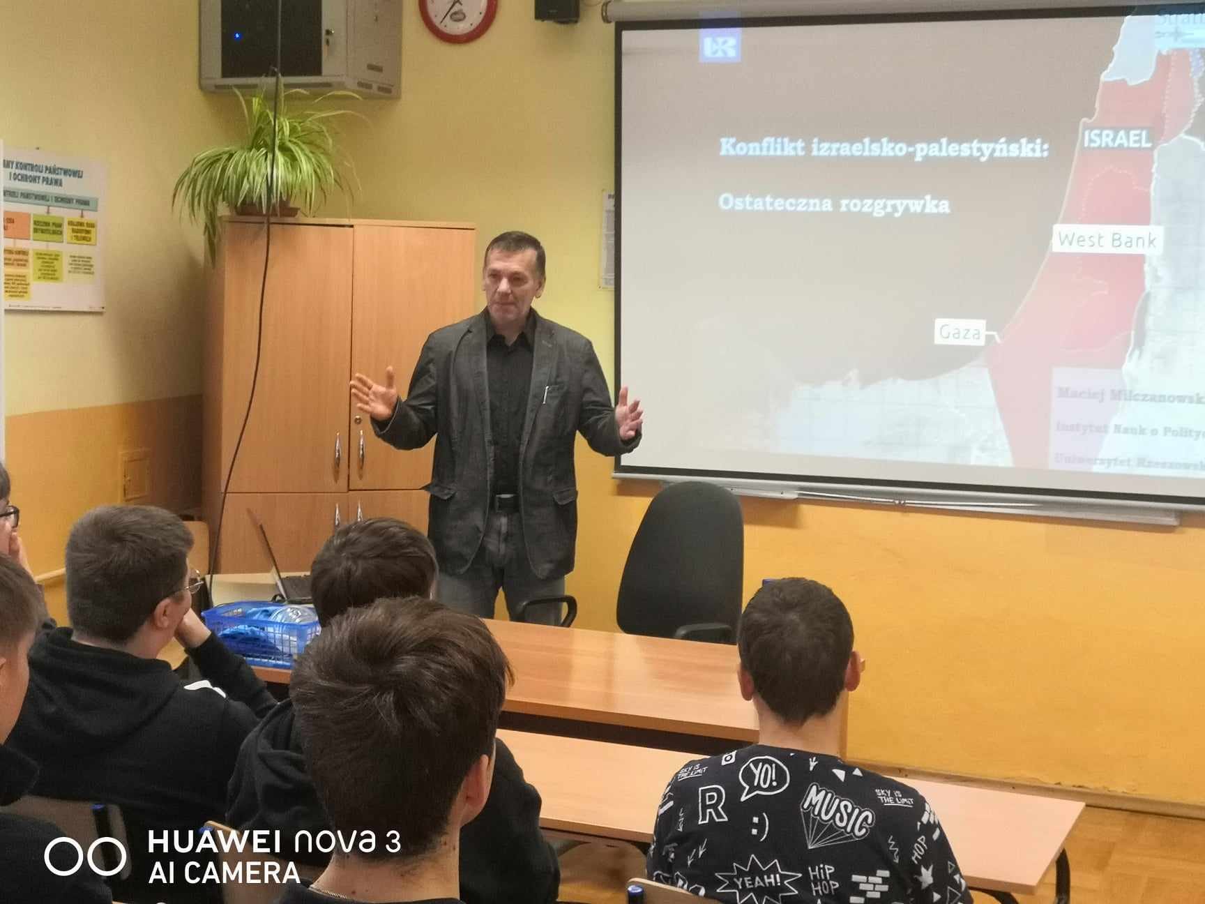 402136215 776486751156921 5690445177445415104 n